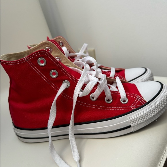 Converse - Picture 2 of 3